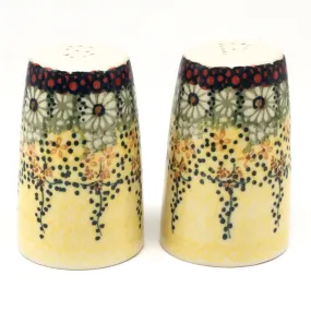 Salt & Pepper Set in Cottage Decor